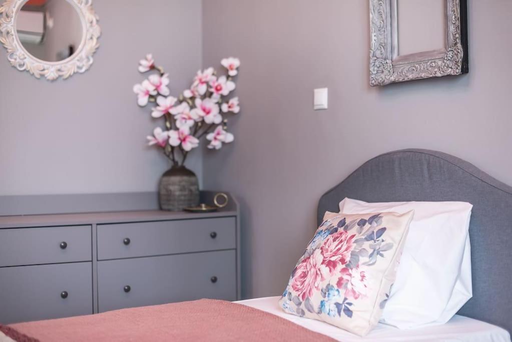 Rest Sleep Repeat By Museum In A Modern Victorian Way Apartment *